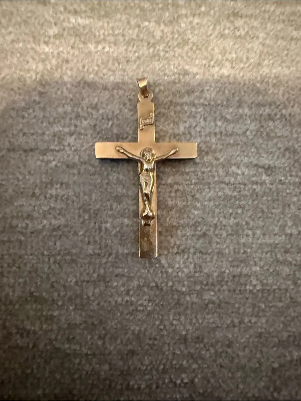 Gold Crucifix Pendant with Corpus 14 kt gold